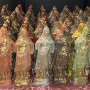 Свещи с аромат на “Океански бриз” в различни форми