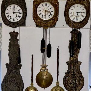 Различни модели стенни часовници